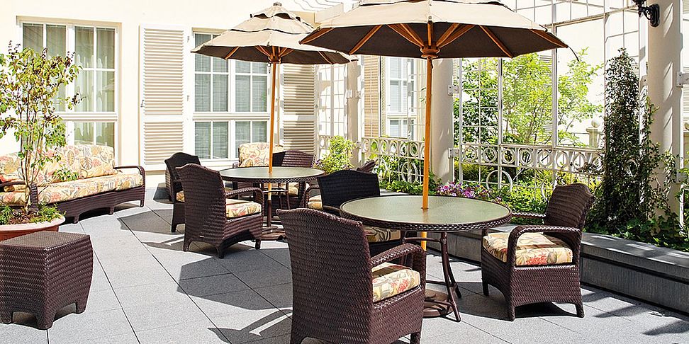 Die geschuetzte Terrasse des Demenz-Wohnbereichs Bonn