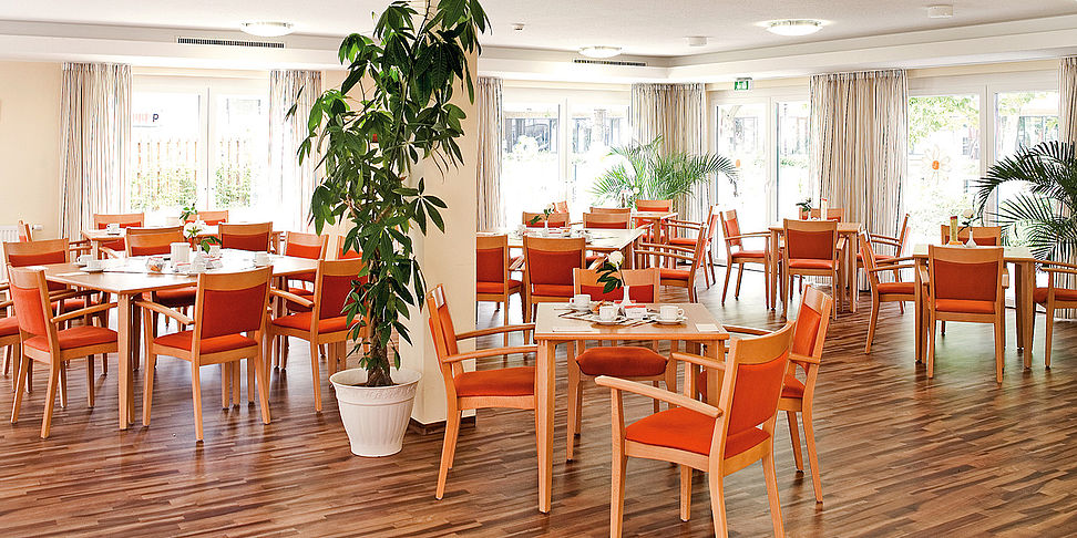 Das einladende und stilvolle Restaurant im Pflegeheim Barsinghausen
