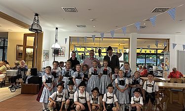 Die Kinder des Trachtenvereins Prien brachten besondere Oktoberfest-Atmosphäre in die Residenz. 