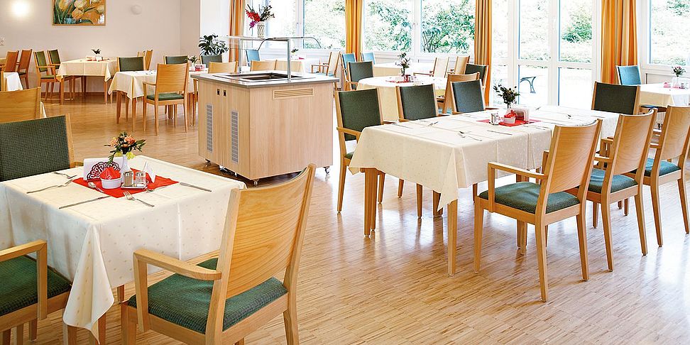 Das einladende und stilvolle Restaurant im Pflegeheim Stavbenhagen