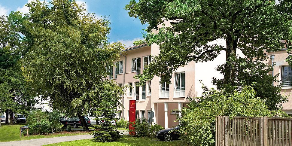 Das Pflegeheim Pullach in der Frontalansicht