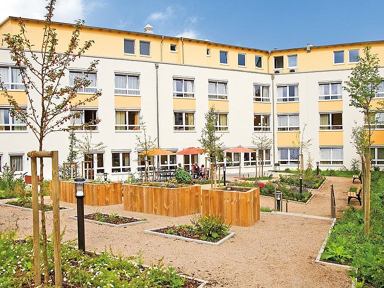 Das Pflegeheim Bruchkoebel in der Frontalansicht 