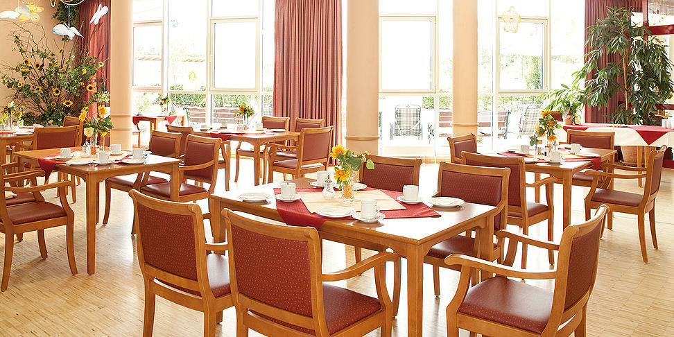 Das einladende und stilvolle Restaurant im Pflegeheim Schrobenhausen