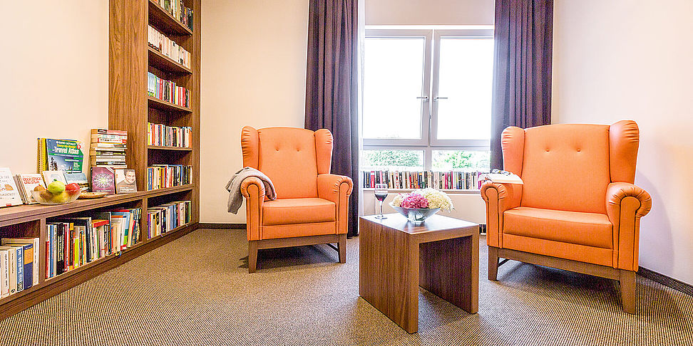 Im Pflegeheim Straelen steht Ihnen die Bibliothek jederzeit zur Verfügung. 