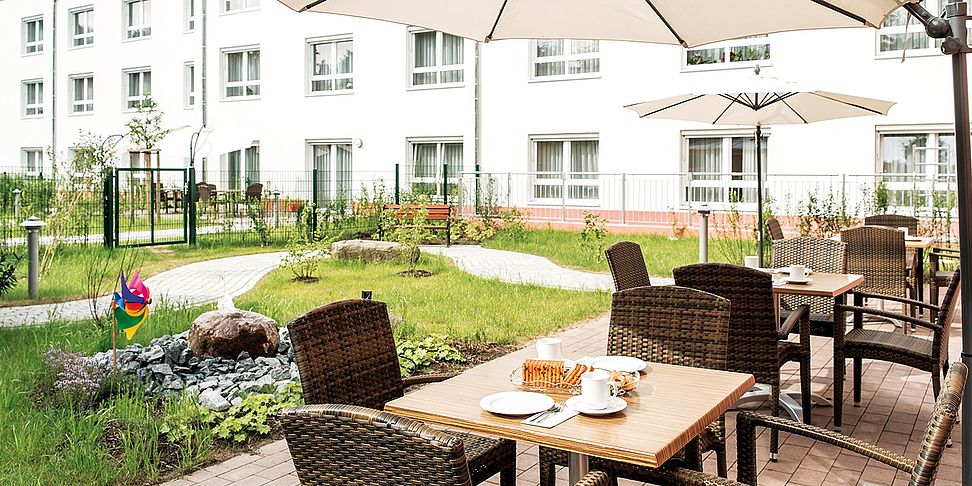 Schöner Ausblick von der Terrasse im betreuten Wohnen Buendingen