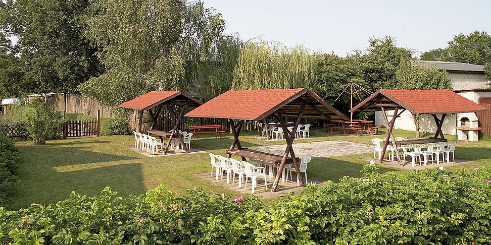 Schoen gestalteter Garten im Pflegeheim Torgelow - Haus Waldsiedlung.