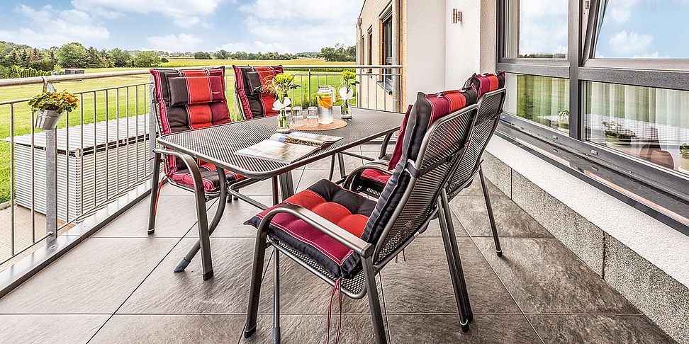 Sonne tanken auf der Terrasse im Pflegeheim Hamminkeln.