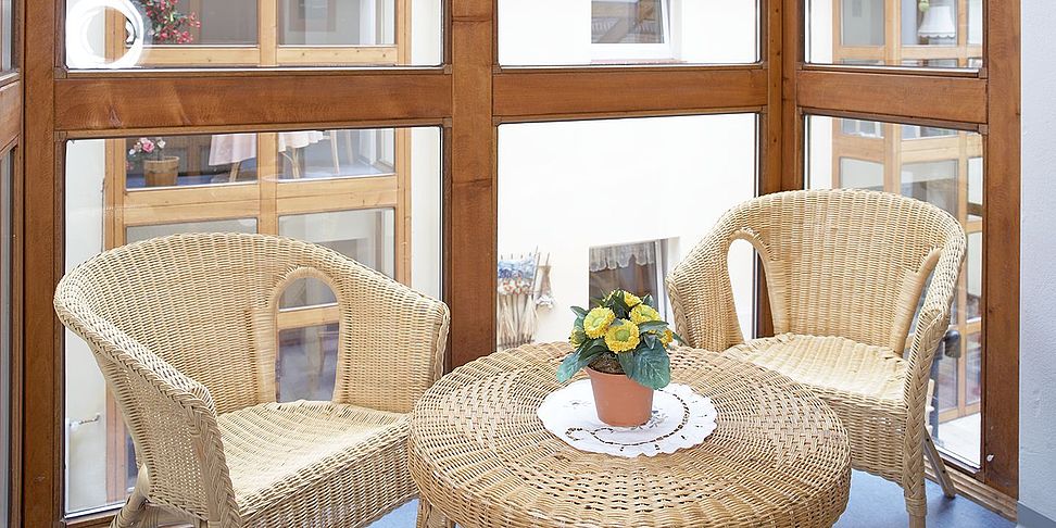 Gemütliche Sitzecken im Pflegeheim Rastow Haus Achterfeld