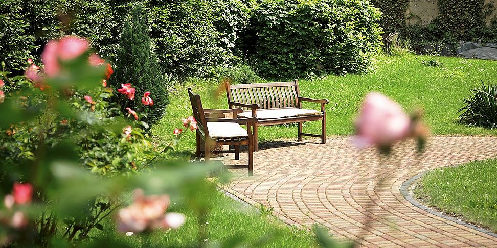 Entspannen im Garten im Pflegeheim Woellstadt