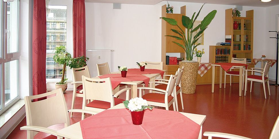 Ein fröhlicher Gemeinschaftsraum im betreuten Wohnen Krefeld