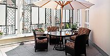 Die einladende Terrasse im Komfort-Demenz-Wohnbereich im Seniorenheim Oberursel