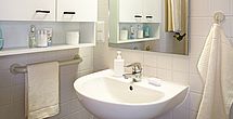 Die Zimmer im Pflegeheim Stralendorf verfuegen über barrierefreie Bäder.