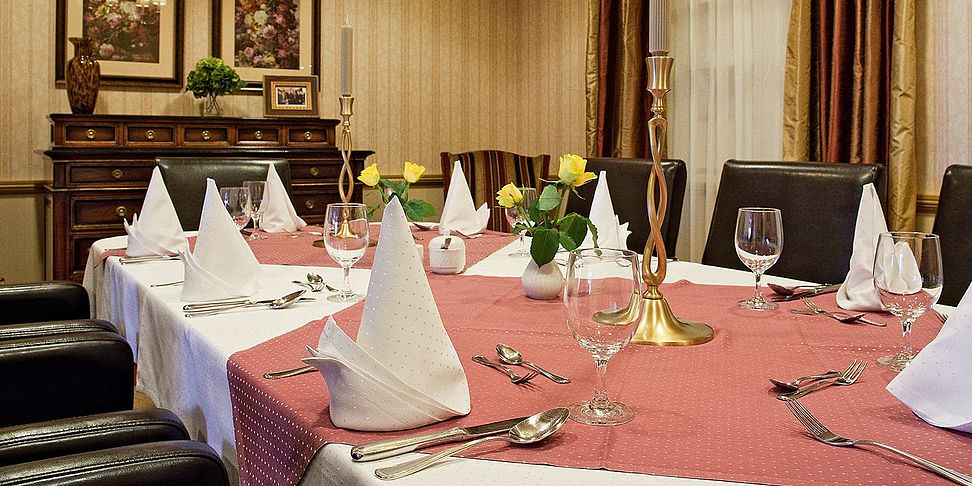 Das Speisezimmer für private Empfaenge im Seniorenheim Koenigstein