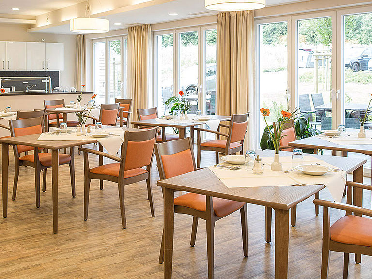 Das einladende und stilvolle Restaurant im Pflegeheim Mücke